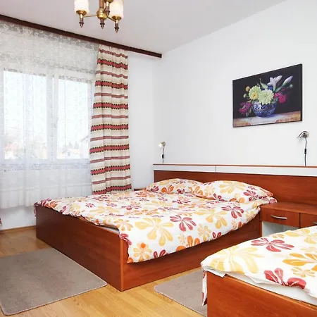 Family Friendly Seaside Sukosan, Zadar - 3273 アパート Sukošan